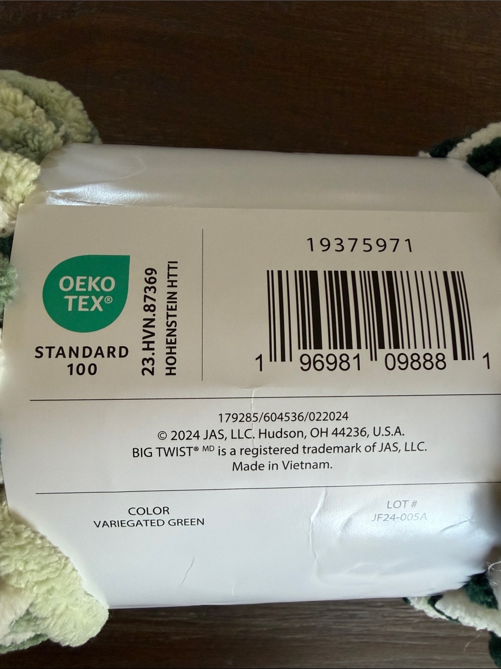 Big Twist Plush Yarn Skeins Set of 3 Variegated Green, Black, Chili Pepper 10.5 - Picture 4 of 8